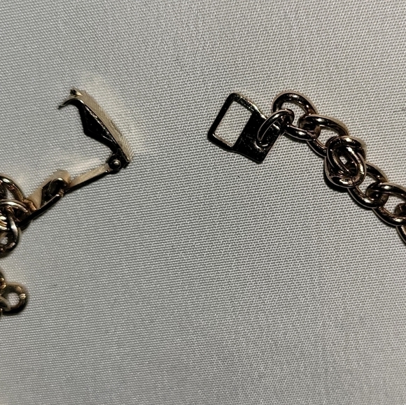 Vintage Costume jewelry necklace floral gold tone with cream floral - Picture 4 of 5